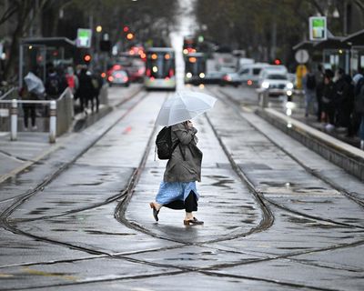 Burst of warm weather predicted for Australia’s east before cold front brings wet and windy conditions in week ahead