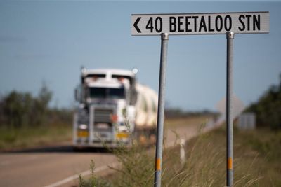 Federal Labor ministers at odds over contentious NT gas pipeline decision, internal document shows