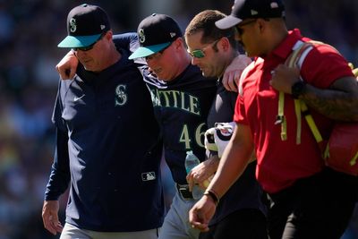 Reds' Elly De La Cruz and Mariners reliever Trent Thornton fall ill while playing in extreme heat