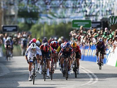 'It was a bit dangerous' - Lorena Wiebes criticises UCI's new handlebar width rule highlighting safety concerns at Copenhagen Sprint