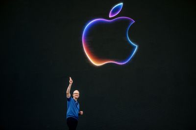 Apple’s next big AI move might be buying Perplexity, signaling a shift in strategy