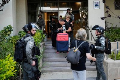 PM urges Britons to contact Foreign Office for Israel evacuation flights