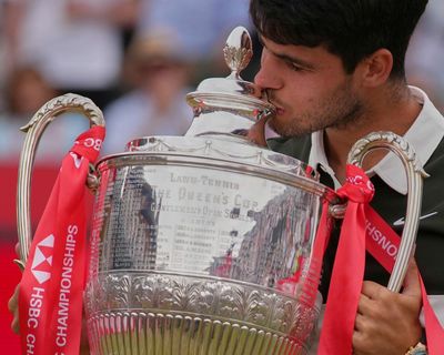 Alcaraz beats Lehecka to extend win streak and regain crown as king of Queen’s Club