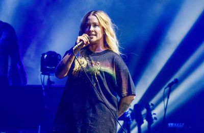 Alanis Morissette 'would not be alive' without therapy