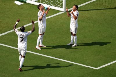 10-man Real Madrid brush aside Pachuca to win first game under Xabi Alonso
