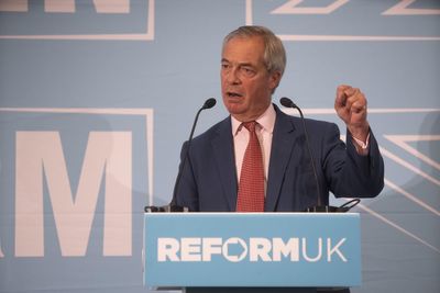 Farage plans to charge non-doms £250,000 fee which will be given to poor