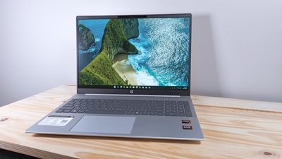The HP OmniBook 5 Laptop AI lures you in with an affordable big screen, but it may be a trap.