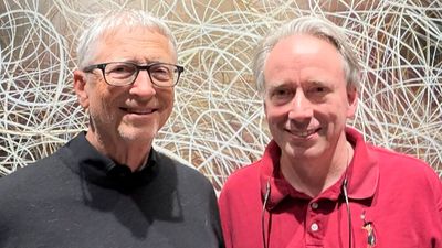 Long-time rivals Bill Gates and Linus Torvalds meet for the first time, have dinner — 'No major kernel decisions were made, but maybe next dinner'