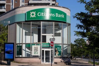 Citizens Financial Group Stock: Is CFG Underperforming the Financial Sector?