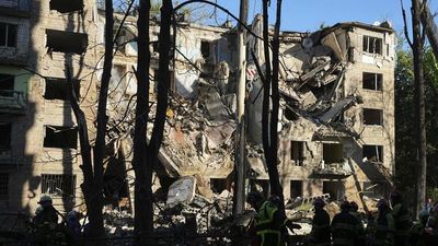 Russian attacks on Ukraine kill at least 10 and injure dozens