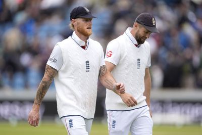 England struggle to take wickets as India stretch lead at Headingley
