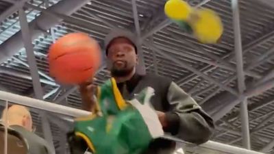 Funny Video of Kevin Durant Getting Pelted With Objects to Sign at Fanatics Fest