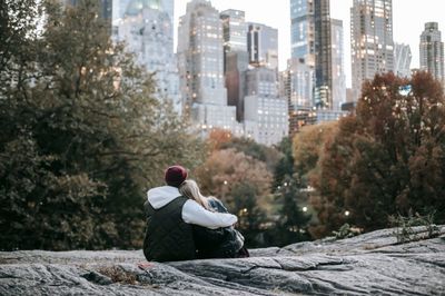7 Signs Your Work Bestie is Your Actual Soulmate