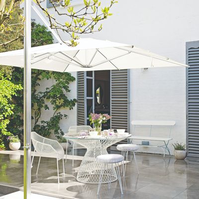 This Instagrammer made moving a garden parasol around super easy with a clever IKEA hack using a plant pot