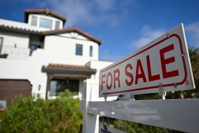 US Existing Home Sales Little-changed On Sluggish Market