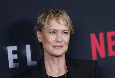 'House of Cards' star Robin Wright says Netflix made her juggle three jobs to earn the same $500,000-per-episode salary as her costar Kevin Spacey
