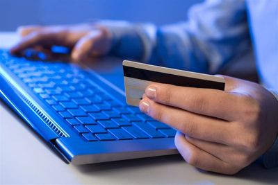 Payment Giants Slide on Stablecoin Buzz—Is Now the Time to Buy?