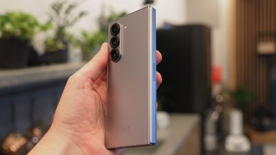 Samsung Galaxy Z Fold 7 as slim as S25 Ultra when folded – as shown in dummy hands-on video