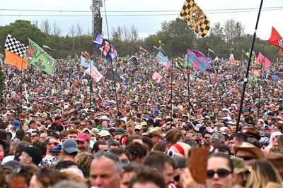 Urgent warning issued for anyone buying last-minute Glastonbury Festival and Oasis tour tickets