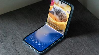 Allegedly 'confirmed' Galaxy Z Flip 7 FE to join its flagship counterparts this summer