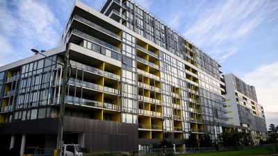 Man stabbed 'fearful' girlfriend to death in apartment