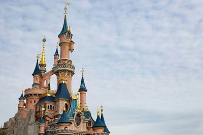 France Charges Briton Over Staged Disneyland 'Marriage' With Child