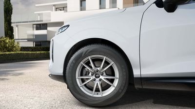 Does The New Audi Q3 Base Model Look Posh Enough to Earn Its Badge?