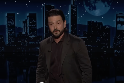Star Wars actor earns standing ovation for rousing speech condemning Trump’s ‘unfair’ immigration policy