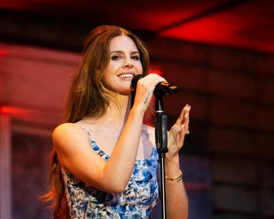 Lana Del Rey review – mid-century melodrama as mindblowing stadium spectacle