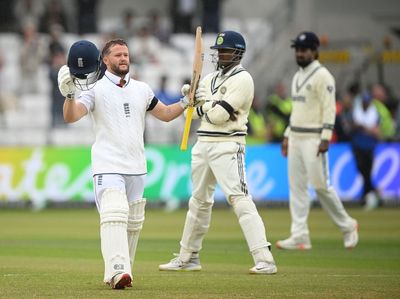 Ben Duckett leads Headingley heroics as England beat India by five wickets in first Test