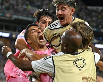 Suárez defies age and dodgy knees to set up PSG clash dripping in narrative