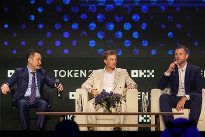 A look at the major players in the crypto industry and their ties to Trump