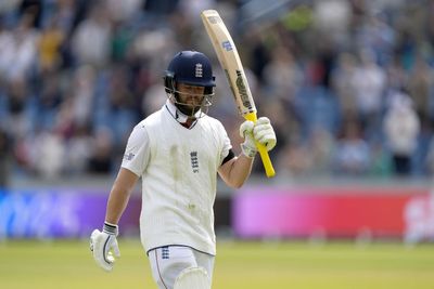 Ben Duckett brilliance puts England in with a chance of sensational Test victory