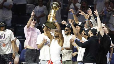 SGA Gives Elated Thunder Fans Chance to Touch Larry O'Brien Trophy During Parade