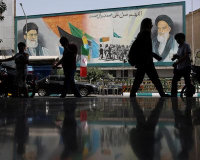 ‘It’s like being walled in’: young Iranians try to break through internet blackout