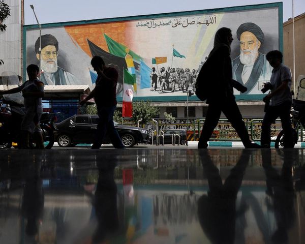 ‘It’s like being walled in’: young Iranians break through internet blackout
