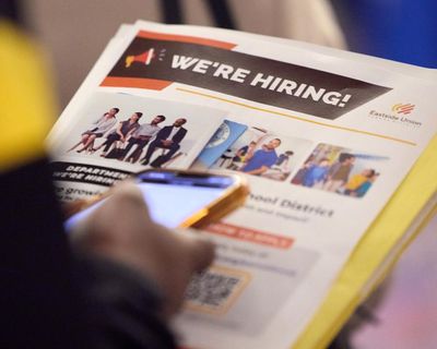 People in the UK: how is AI changing job-seeking for university graduates?