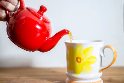 Tea fraudster who conned luxury hotels has sentencing delayed