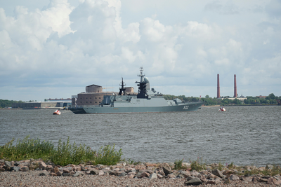 Russian Warship Disguised As It Passes Through English Channel - Does It Signal World War Escalation?