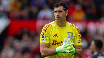 Emiliano Martinez’s Transfer ‘Preference’ Revealed Amid Man Utd, Barcelona Links
