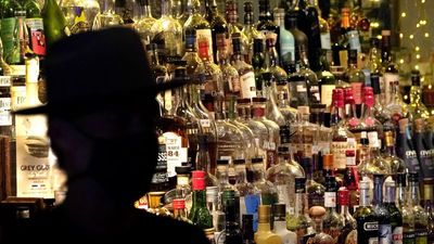 Porto bans the sale of alcohol for consumption on the street at night to tackle 'botellon' problem