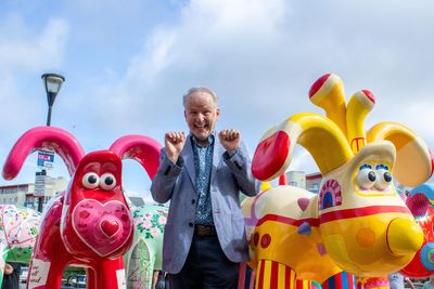 Steam train brings Wallace & Gromit sculptures to Bristol for summer arts trail