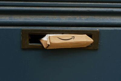 7 Reasons You Should Never Trust a Package Left at Your Door