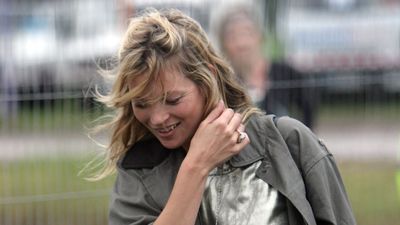 Kate Moss is the queen of Glastonbury, and this timeless outfit makes festival fashion so easy