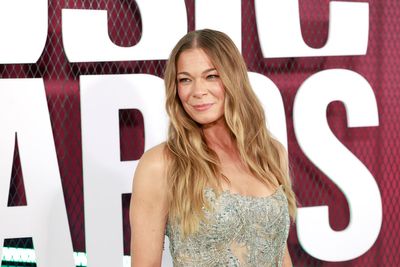 Country star LeAnn Rimes suffers ‘embarrassing’ moment as teeth fall out mid-concert