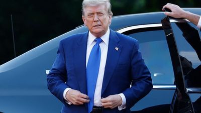 Slow clap, Donald Trump has one word for the media, then spectacularly confirms their point
