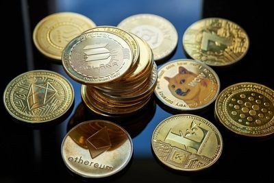 Bitcoin, Ethereum, XRP Holders Sitting On Profits, While Dogecoin Trails: Report