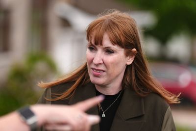 Ministers discuss welfare concessions amid looming Labour rebellion