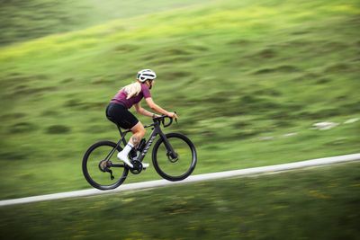 Canyon launches carbon road e-bike weighing less than 10kg