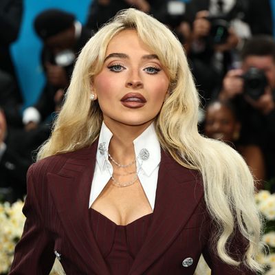 Sabrina Carpenter's Polka Dot Manicure Was So Good, She Ran It Back With a Sparkly Twist